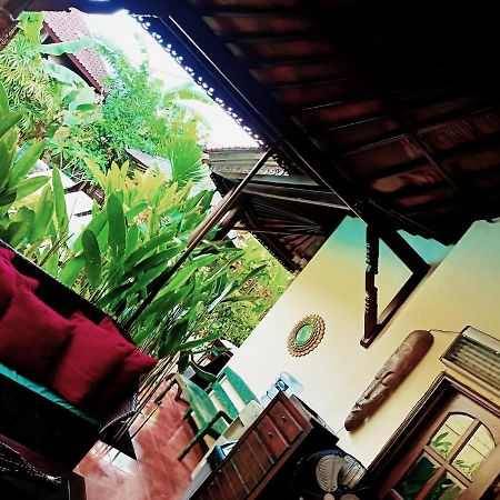 Villa Layang Bulan A Homey Guesthouse For Men Near The Beach In North Kuta Denpasar  Luaran gambar