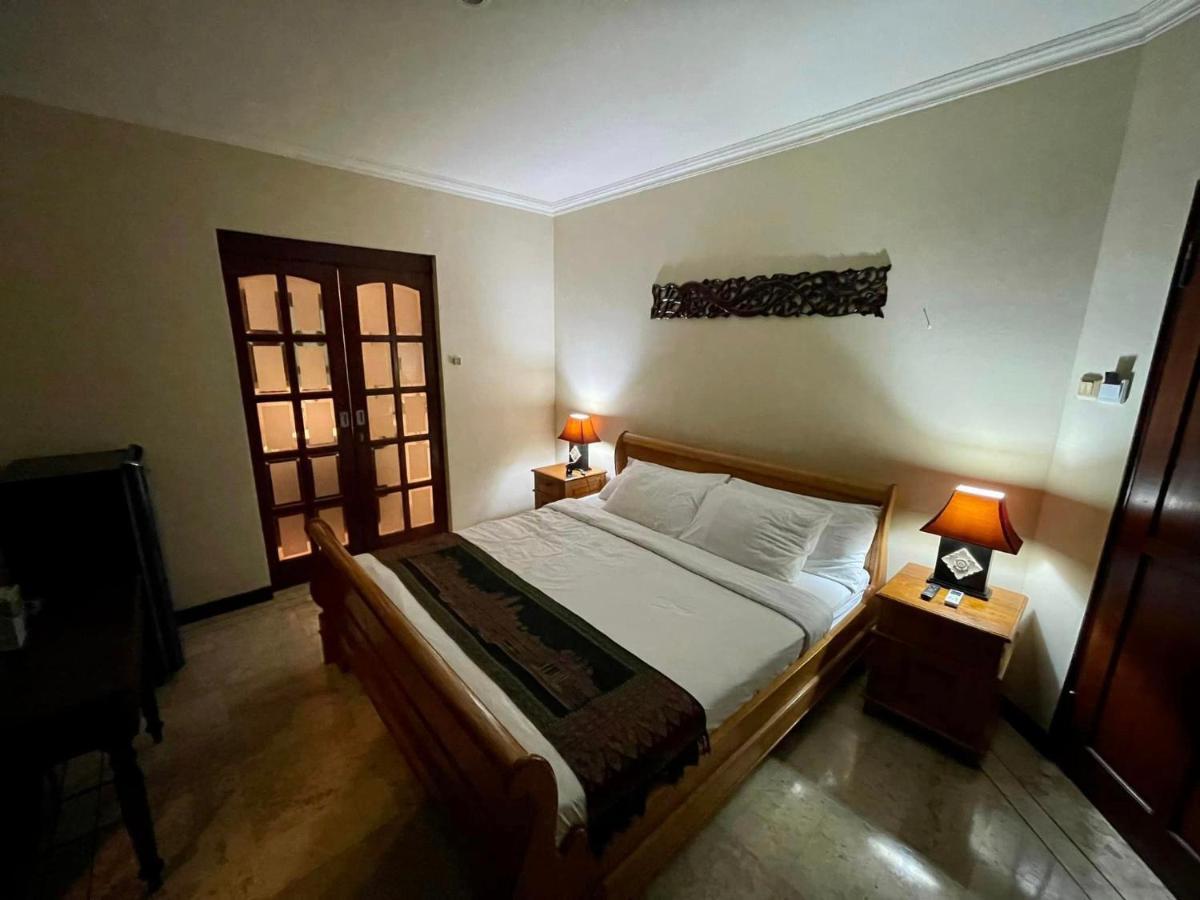 Villa Layang Bulan A Homey Guesthouse For Men Near The Beach In North Kuta Denpasar  Luaran gambar