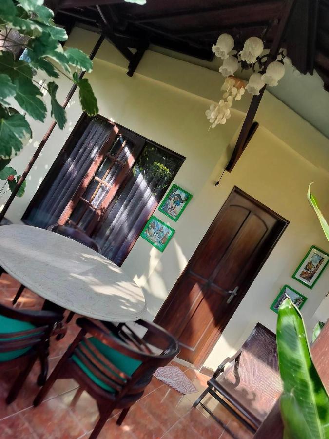 Villa Layang Bulan A Homey Guesthouse For Men Near The Beach In North Kuta Denpasar  Luaran gambar